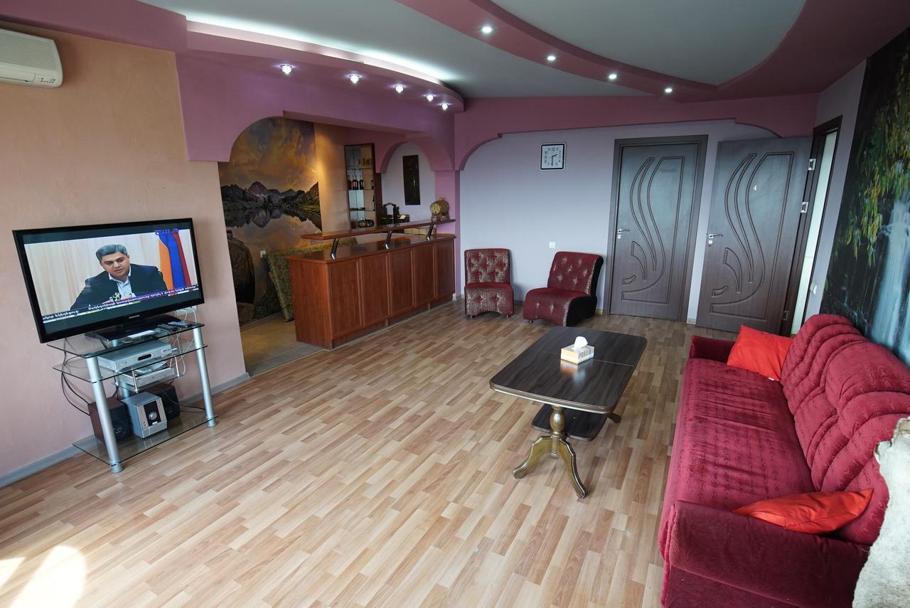 Nice House In The Heart Of The City Erevan Exterior foto